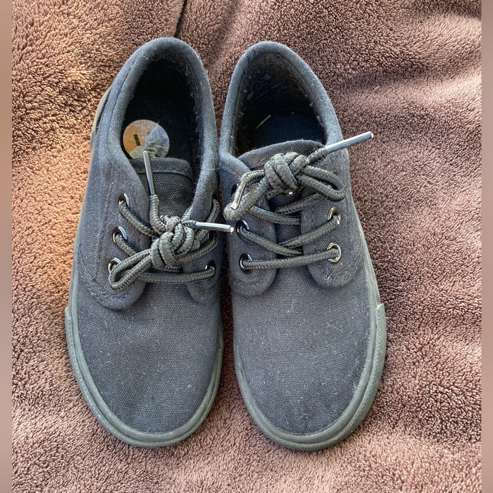Kids Shoes - Picture 4 of 4